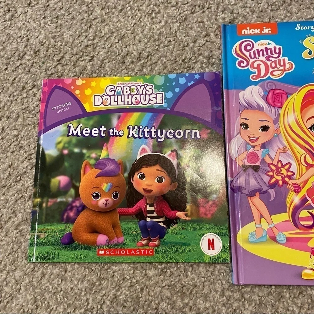 Nickelodeon Sunny Day Storybook & Gabby’s Dollhouse Meet the Kittycorn